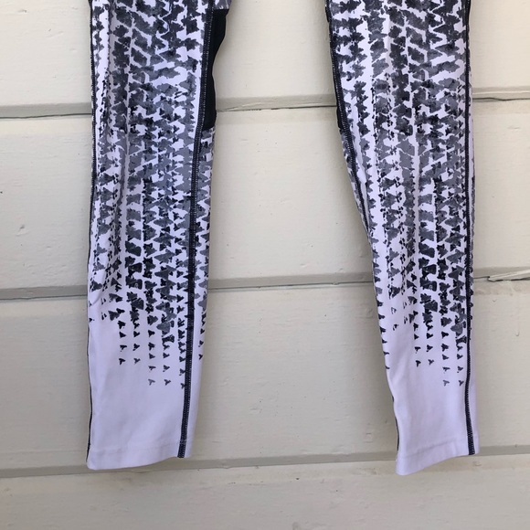 Calvin Klein Performance Wick Printed Leggings - Picture 4 of 8